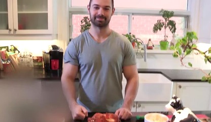 Muscular hottie Alexandre masturbates well after being naked